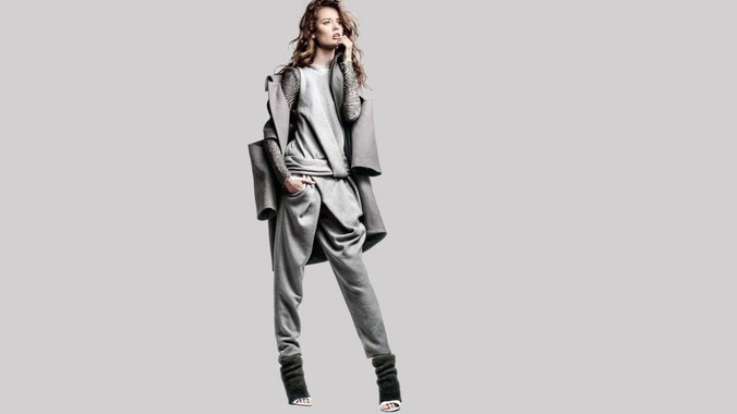 网传广东怀集洪水后赵一鸣超市被哄抢，县***回应相关单位正在核实，若属实哄抢者该承担哪些法律责任？